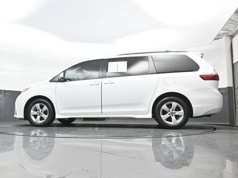 Used 2020 Toyota Sienna LE image 29