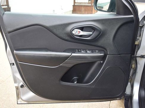 Used 2017 Jeep Cherokee Latitude w/ Comfort & Convenience Group image 10