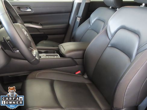 Used 2025 Nissan Pathfinder SL image 12
