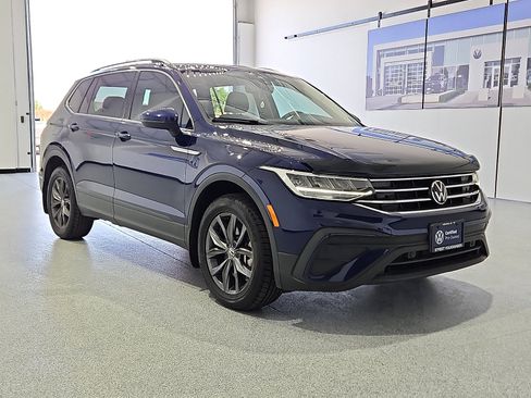 Certified 2023 Volkswagen Tiguan SE w/ Panoramic Sunroof Package FWD image 4