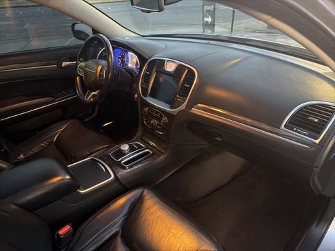 Used 2018 Chrysler 300 Touring L image 20