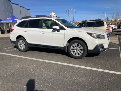Used 2018 Subaru Outback 2.5i Premium image 2
