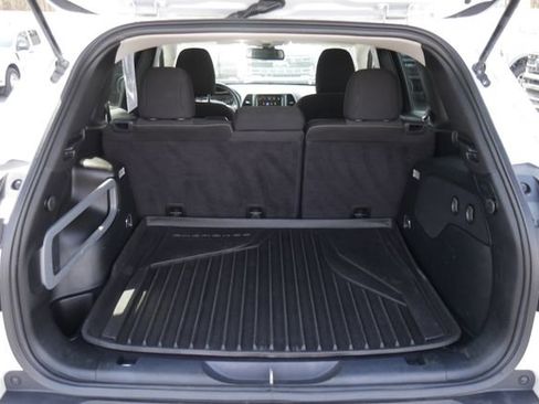 Used 2017 Jeep Cherokee Latitude w/ Safety/Convenience Group image 9