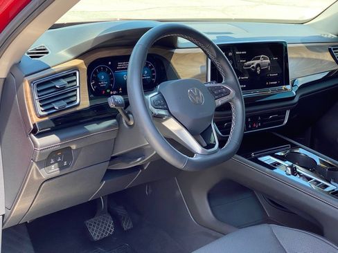 Used 2024 Volkswagen Atlas SE FWD image 11
