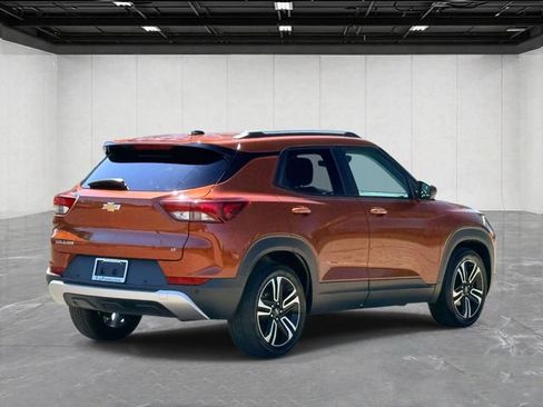 Used 2021 Chevrolet TrailBlazer LT w/ Premium Seating Package FWD image 5