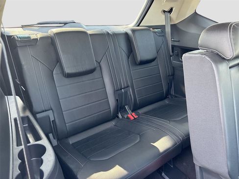 Used 2021 Volkswagen Atlas SEL Premium image 31