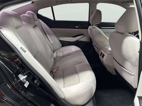Used 2019 Nissan Altima 2.5 SV FWD image 18