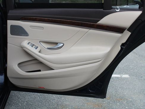 Used 2015 Mercedes-Benz S 550 4MATIC Sedan image 16