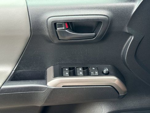 Used 2023 Toyota Tacoma SR5 AWD/4WD image 34
