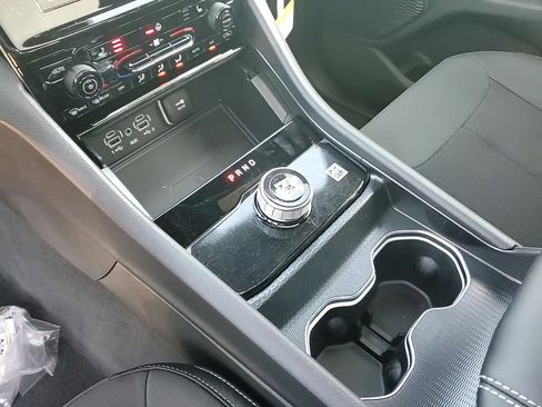 New 2025 Jeep Grand Cherokee Laredo X w/ Luxury Tech Group I image 18