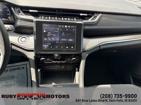 Used 2024 Jeep Grand Cherokee Laredo X w/ Luxury Tech Group I AWD/4WD image 17