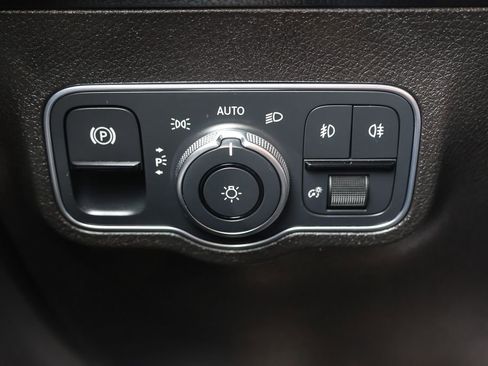 Used 2021 Mercedes-Benz GLB 250 image 38