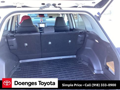 Used 2022 Toyota RAV4 XLE image 10