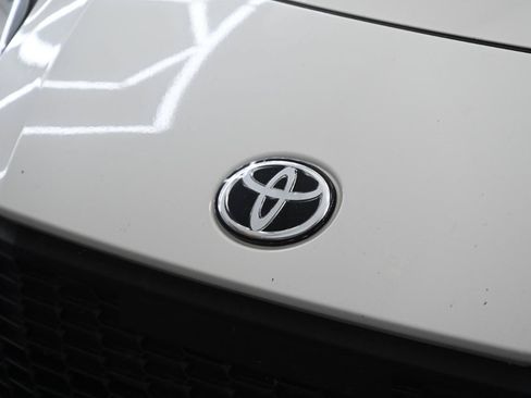 Used 2022 Toyota GR86 RWD image 9