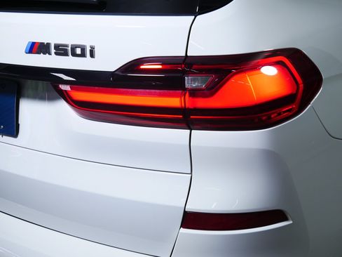 Used 2021 BMW X7 M50i AWD/4WD image 17