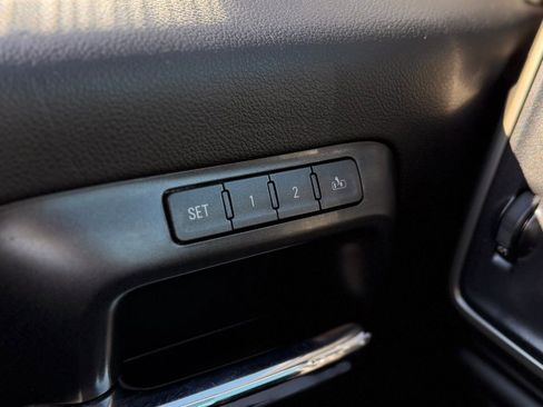 Used 2018 Chevrolet Silverado 1500 High Country image 25