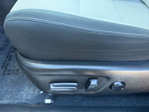 Used 2018 Toyota RAV4 XLE AWD/4WD image 23