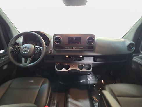 Used 2023 Mercedes-Benz Sprinter 2500 image 10
