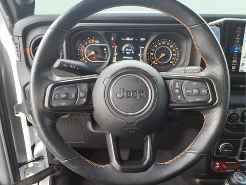 Used 2024 Jeep Gladiator Mojave w/ Technology Group AWD/4WD image 23
