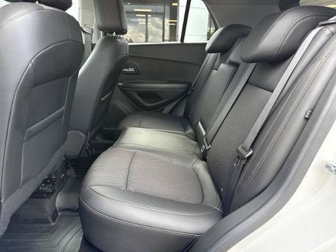 Used 2022 Chevrolet Trax LT w/ LT Convenience Package AWD/4WD image 5