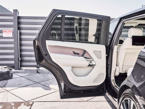 Used 2024 Land Rover Range Rover Long Wheelbase SE image 25