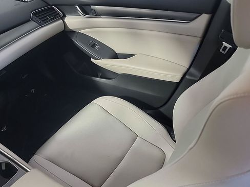 Certified 2018 Honda Accord LX image 21