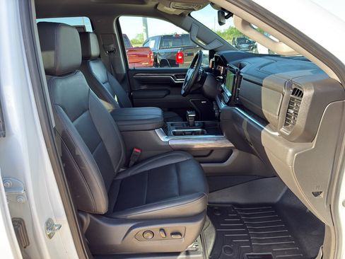 Used 2025 Chevrolet Silverado 1500 LTZ AWD/4WD image 15