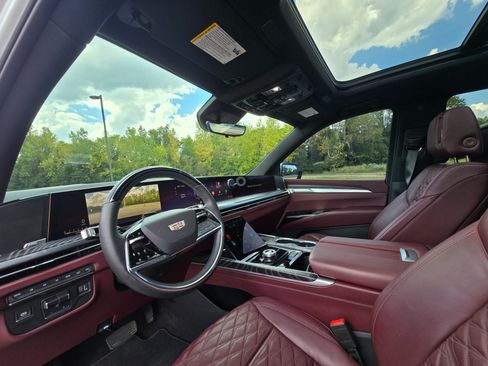 Used 2025 Cadillac Escalade Sport w/ Touring Package AWD/4WD image 11