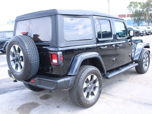 Used 2022 Jeep Wrangler Unlimited Sahara AWD/4WD image 4
