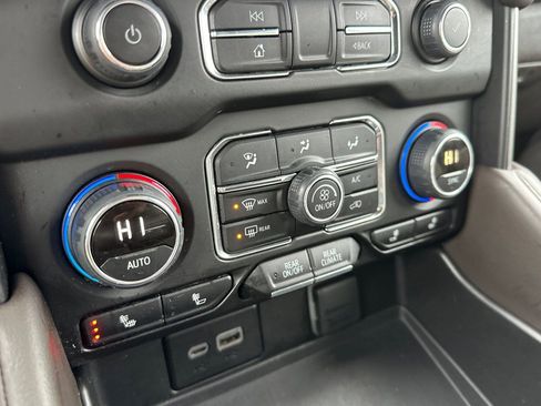 Used 2023 Chevrolet Suburban Z71 w/ Off-Road Capability Package image 28