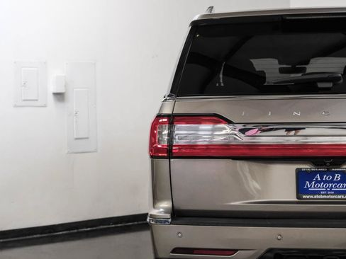 Used 2020 Lincoln Navigator 2WD image 45
