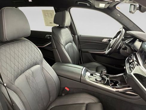 Used 2022 BMW X7 xDrive40i w/ M Sport Package AWD/4WD image 14