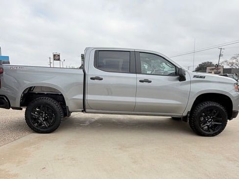 New 2026 Chevrolet Silverado 1500 Custom Trail Boss w/ LPO, Dark Essentials Package AWD/4WD image 2