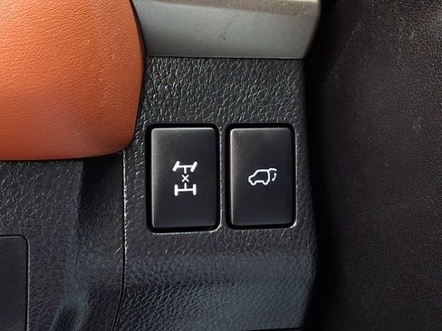 Used 2015 Toyota RAV4 Limited AWD/4WD image 27