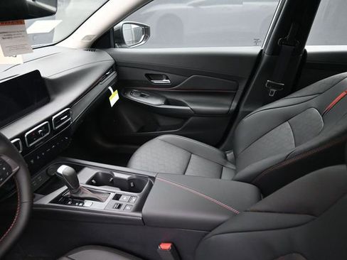 New 2026 Nissan Sentra SR w/ SR Premium Package FWD image 17