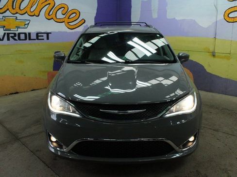 Used 2020 Chrysler Pacifica Touring-L image 4
