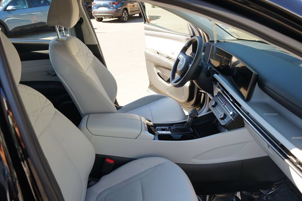 Used 2025 Hyundai Tucson SE FWD image 22