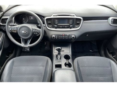 Used 2018 Kia Sorento LX image 16