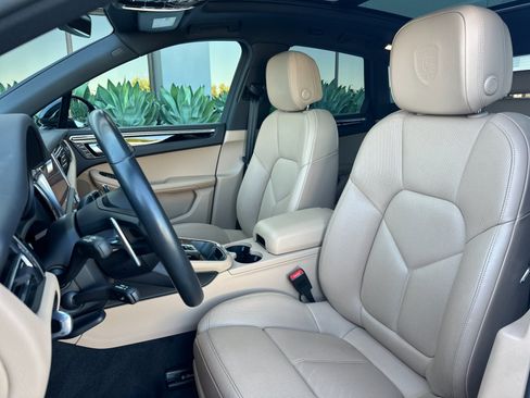 Certified 2024 Porsche Macan S AWD/4WD image 6