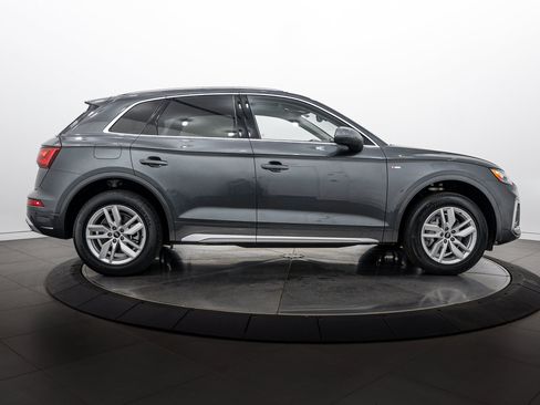 Certified 2023 Audi Q5 2.0T Premium w/ Convenience Package AWD/4WD image 3