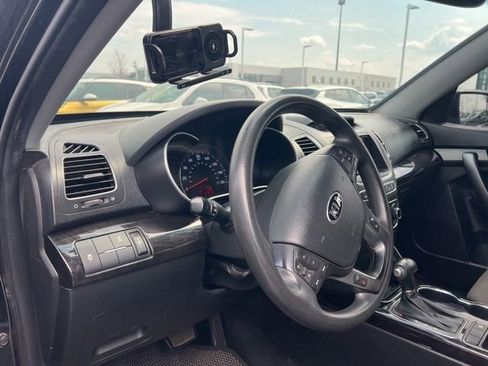 Used 2014 Kia Sorento LX image 9