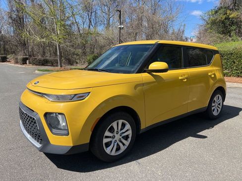 Used 2020 Kia Soul LX image 2
