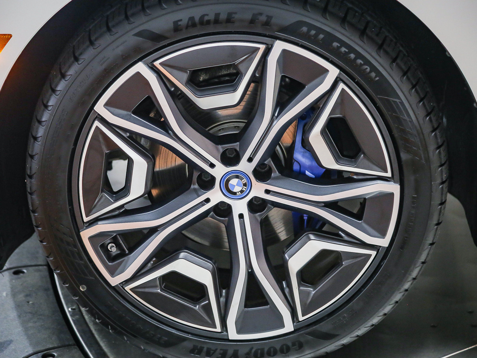 Used 2023 BMW iX M60 w/ Executive Package AWD/4WD image 10