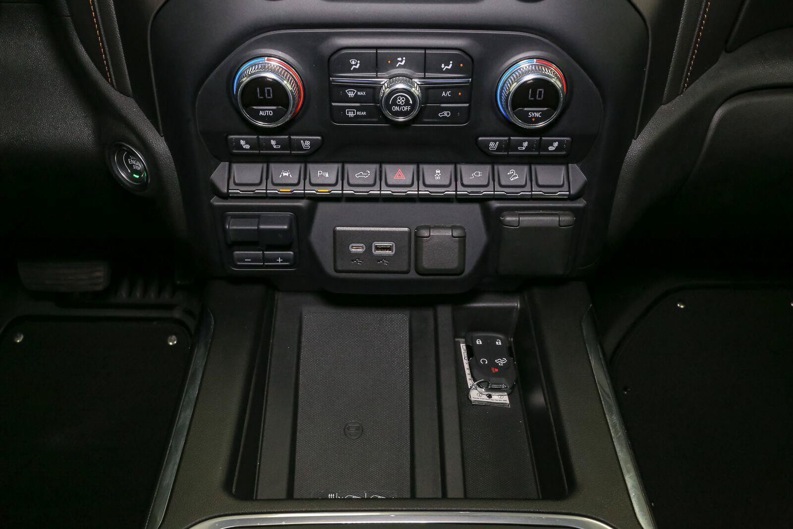 Used 2022 GMC Sierra 1500 AT4 w/ AT4 Premium Package AWD/4WD image 33