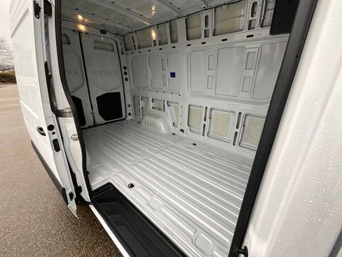 New 2024 Mercedes-Benz Sprinter 2500 w/ Acoustic Package image 14