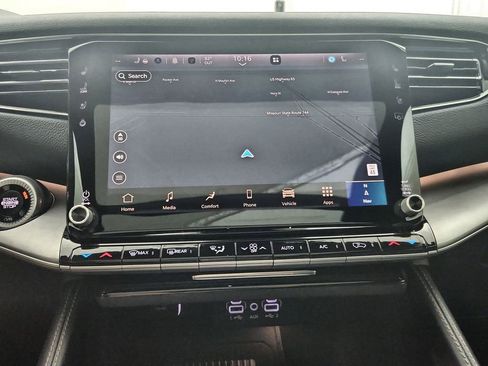 New 2026 Jeep Grand Wagoneer L 4WD image 17