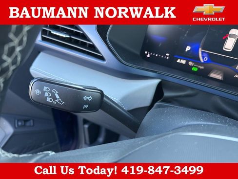 Used 2024 Volkswagen Taos SE w/ Panoramic Sunroof Package AWD/4WD image 5