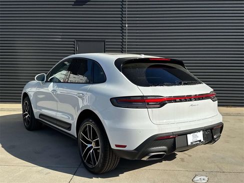 Used 2025 Porsche Macan image 3