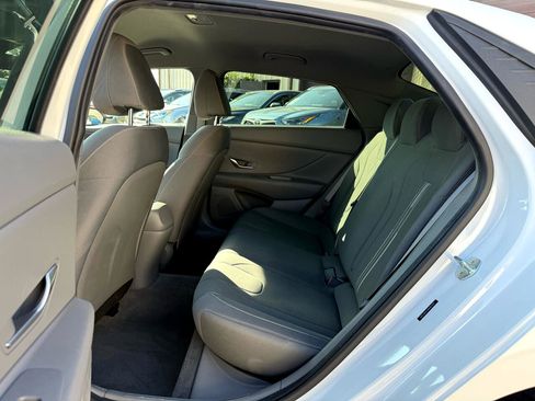 Used 2022 Hyundai Elantra SEL w/ Winter Weather Package image 27