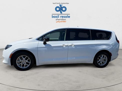Used 2024 Chrysler Voyager LX FWD image 3